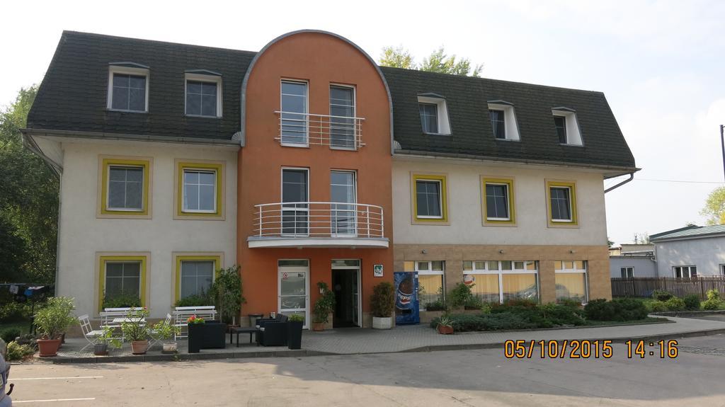 Hotel Ned Hockey Nymburk Bagian luar foto